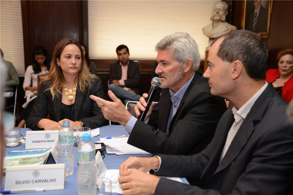 Em palestra na Associação Comercial do Rio de Janeiro, Roberta Marchesi explicou os benefícios da operação metroferroviária
