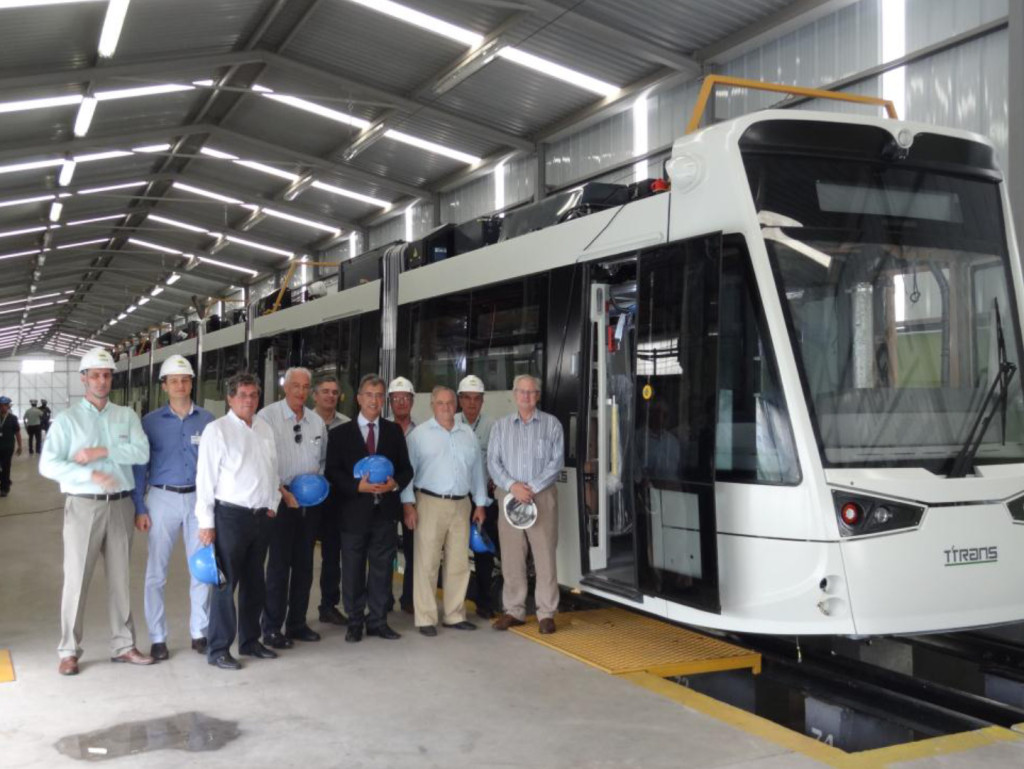 O presidente da EMTU, Joaquim Lopes, visitou a fábrica da T ́Trans, em Três Rios