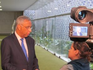 Joubert Flores concede entrevista para TV Câmara sobre a isenção de PIS/Cofins incidente sobre a energia elétrica consumida nos metrôs, trens e VLT