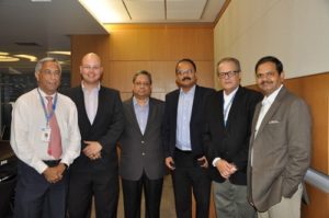 Joubert Flores, of ANPTrilhos and MetrôRio; Maicon Ferrar, of Frauscher; Sanjay Singh, of MRVC; Vilas Wadekar, of MRVC; Flávio Almada, of MetrôRio; and Prabhat Ranjan, of MRVC, during the visit to MetrôRio