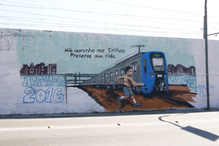 Leia mais sobre o artigo Estação da SuperVia recebe graffiti da campanha ‘Não Caminhe nos Trilhos’