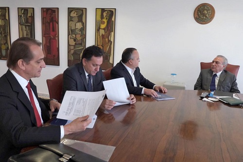 Leia mais sobre o artigo Presidente Temer garante a Taques apoio financeiro para retomar VLT