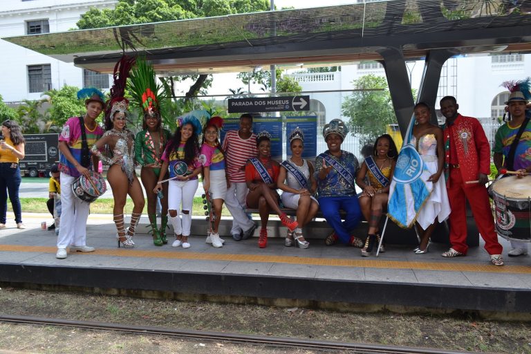 Leia mais sobre o artigo Cortejo do Rei Momo abre Carnaval para passageiros do VLT Carioca