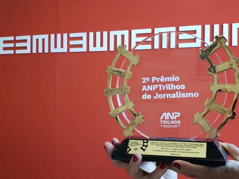 Leia mais sobre o artigo Metrópoles recebe troféu de 1º lugar no Prêmio ANPTrilhos