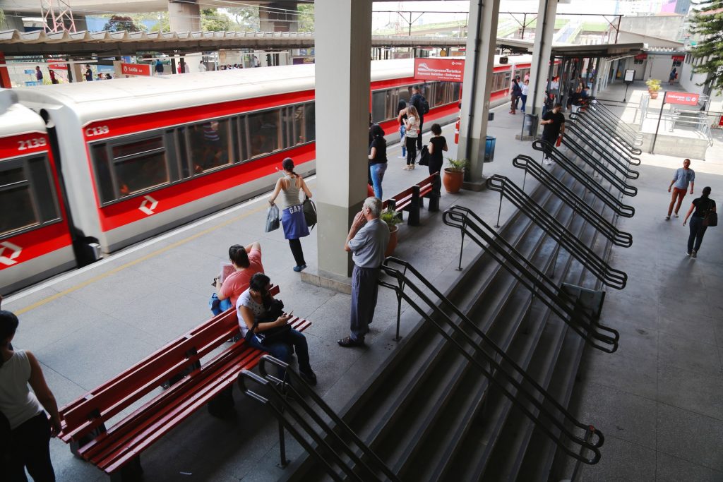 Leia mais sobre o artigo CPTM lança trem expresso aos sábados entre Santo André e Luz, na Linha 10-Turquesa