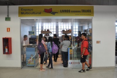 Leia mais sobre o artigo Trensurb oferece empréstimo gratuito de livros em Porto Alegre e Novo Hamburgo