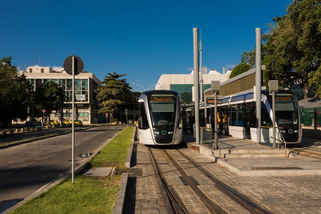 Leia mais sobre o artigo Conexão com aeroporto é uma das vantagens da viagem de VLT Carioca