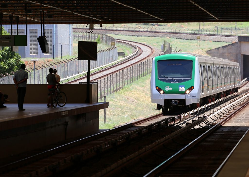 Leia mais sobre o artigo GDF quer aumentar em 17% o número de usuários do transporte público