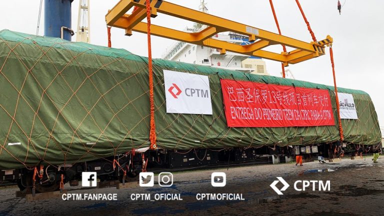 Leia mais sobre o artigo Desembarca no porto de Santos o 1º trem da Linha 13-Jade da CPTM, vindo da China