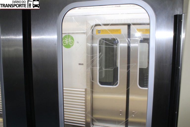 Leia mais sobre o artigo Metrô de São Paulo mostra passo a passo da troca de vidros danificados de trens