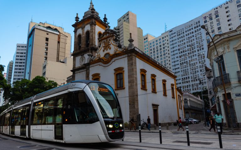 Leia mais sobre o artigo VLT Carioca inicia na segunda obras para urbanização do Largo de Santa Rita