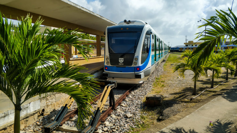 Leia mais sobre o artigo MDR visita obras da Linha Branca e assina ordem de serviço para Linha Roxa da CBTU Natal
