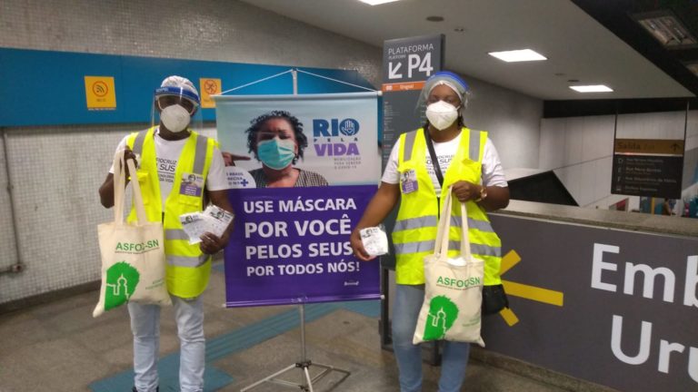 Leia mais sobre o artigo MetrôRio é palco de campanha com apoio da Fiocruz para a distribuição de máscaras de proteção contra a Covid-19