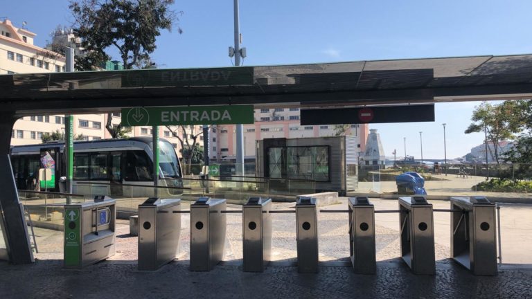 Leia mais sobre o artigo Estação Praça XV do VLT Carioca passa a ter acesso por meio de catracas