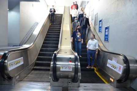 Leia mais sobre o artigo Entregue ao público usuário a nova escada rolante da Estação Mercado da Trensurb