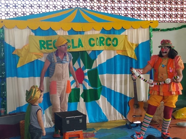 Leia mais sobre o artigo Projeto Recicla Circo retoma as atividades com apresentações teatrais sobre o meio ambiente e oficinas gratuitas de brinquedos reciclados para crianças