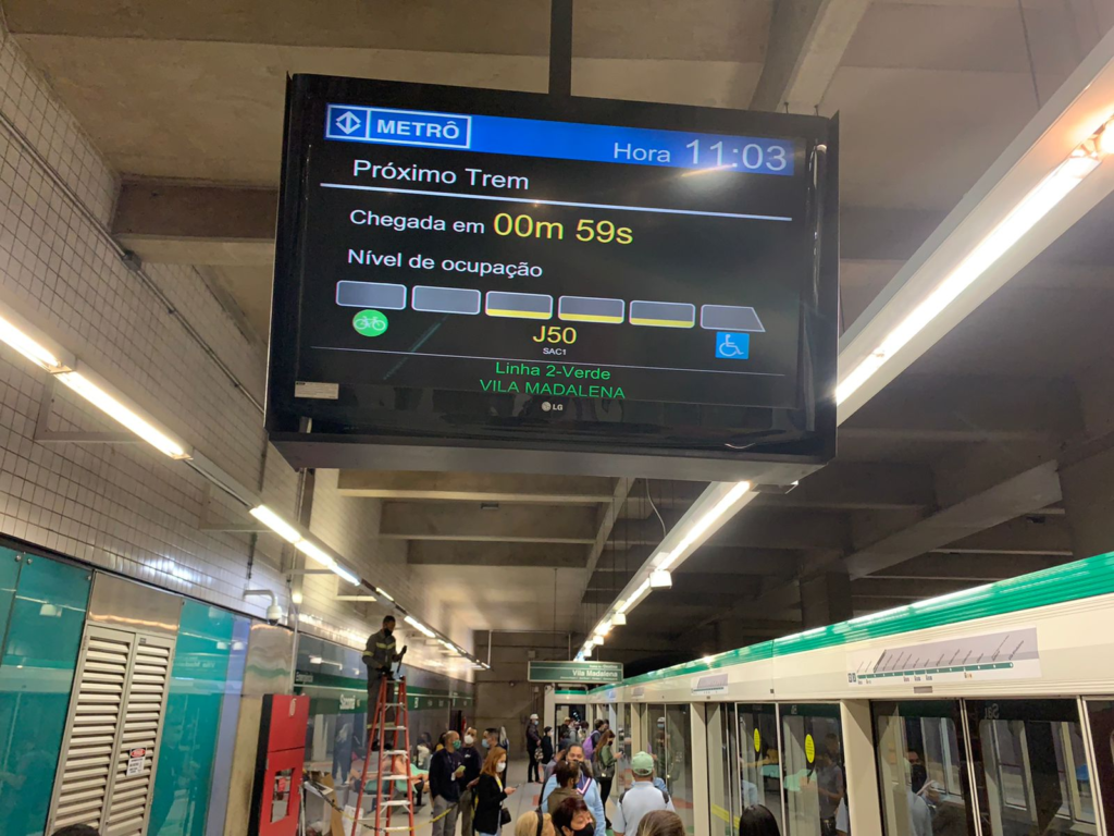 Leia mais sobre o artigo Estações da Linha 2-Verde do Metrô de São Paulo passam a informar tempo de chegada do próximo trem e nível de ocupação