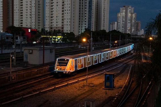 Leia mais sobre o artigo Trens iluminados do Metrô de São Paulo chegam às linhas 1-Azul, 2-Verde e 15-Prata