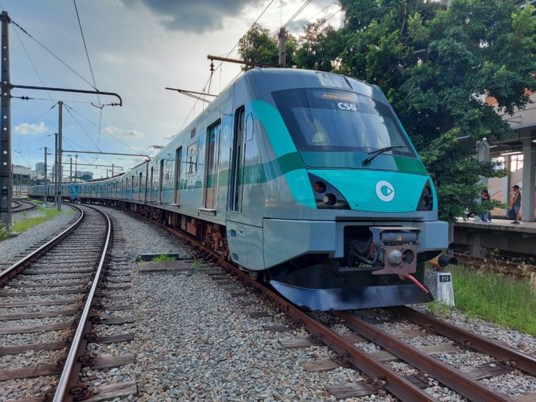 Leia mais sobre o artigo ViaMobilidade Linhas 8 e 9 assume linhas Diamante e Esmeralda de trens metropolitanos e reafirma seu compromisso com o aprimoramento do sistema