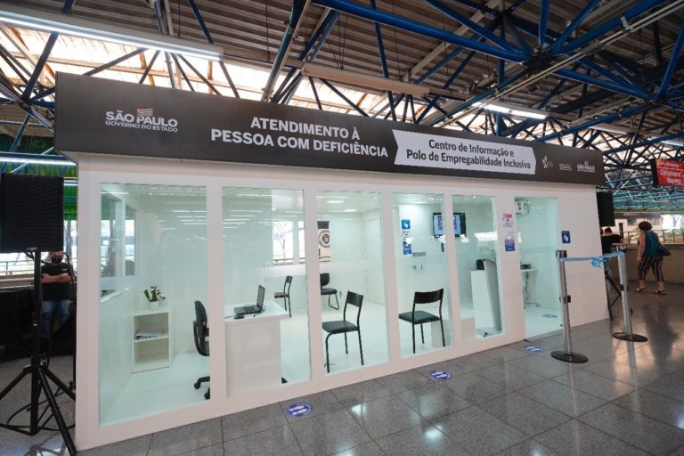 Leia mais sobre o artigo Mais de 5,5 mil atendimentos já foram realizados nos centros de informações à pessoa com deficiência das estações Tatuapé e Barra Funda do Metrô de São Paulo