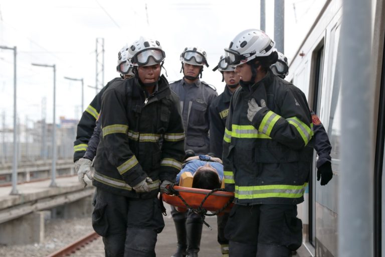 Leia mais sobre o artigo BA: Bombeiros resgatam vítimas em simulado de acidente no metrô