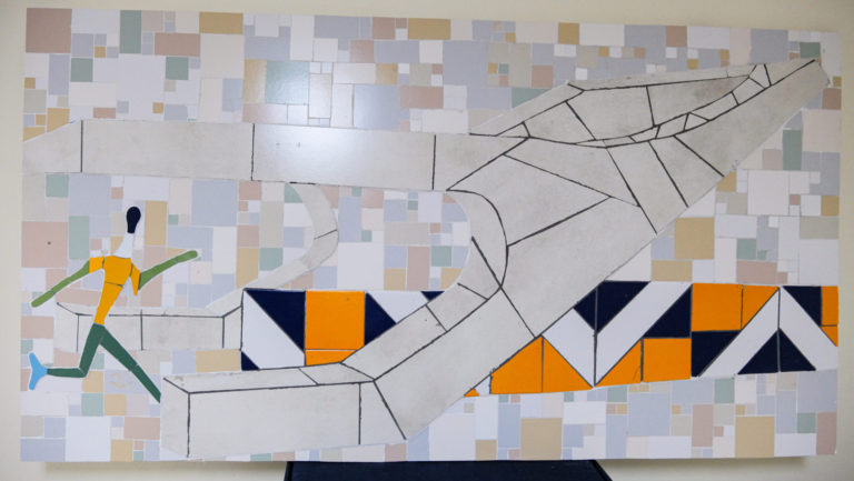 Leia mais sobre o artigo Mosaicista Cida Carvalho lança projeto Arte nos Trilhos com o Metrô-DF
