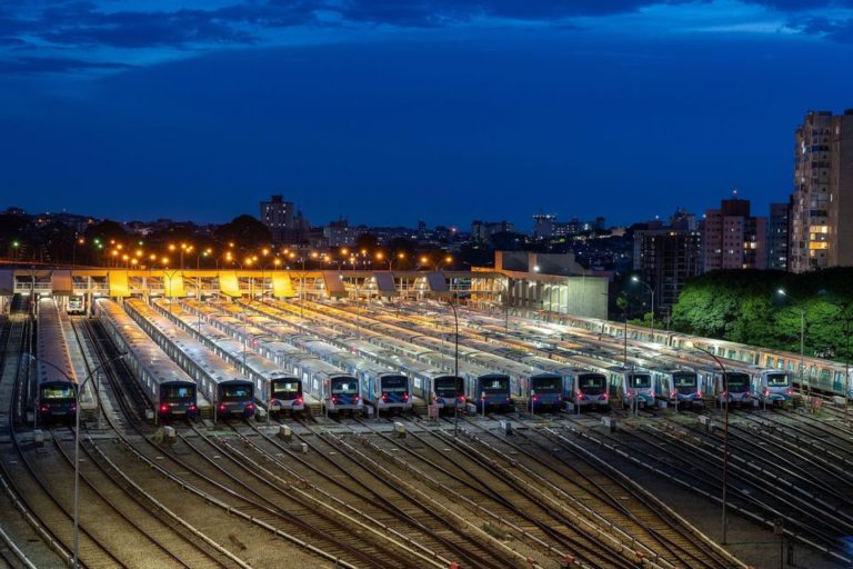 Leia mais sobre o artigo Estações da Linha 2-Verde do Metrô de São Paulo ganham iluminação especial para a Campanha Azul Vermelho