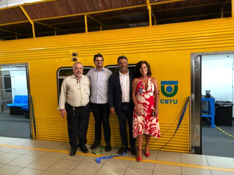 Leia mais sobre o artigo CBTU Recife inaugura novo trem de manutenção de rede aérea