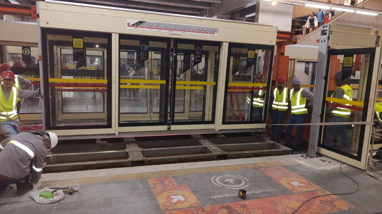 Leia mais sobre o artigo Metrô de São Paulo inicia instalação de portas de plataforma na Estação Pedro II
