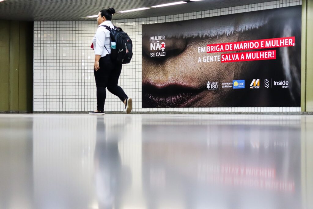 Leia mais sobre o artigo Campanha “Mulher, não se cale” é lançada na Estação Galeria do Metrô-DF