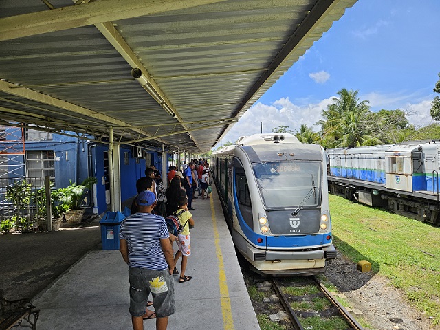Leia mais sobre o artigo Viagem climatizada de VLT a R$ 2,50 atrai turistas para o Sistema de trens de João Pessoa