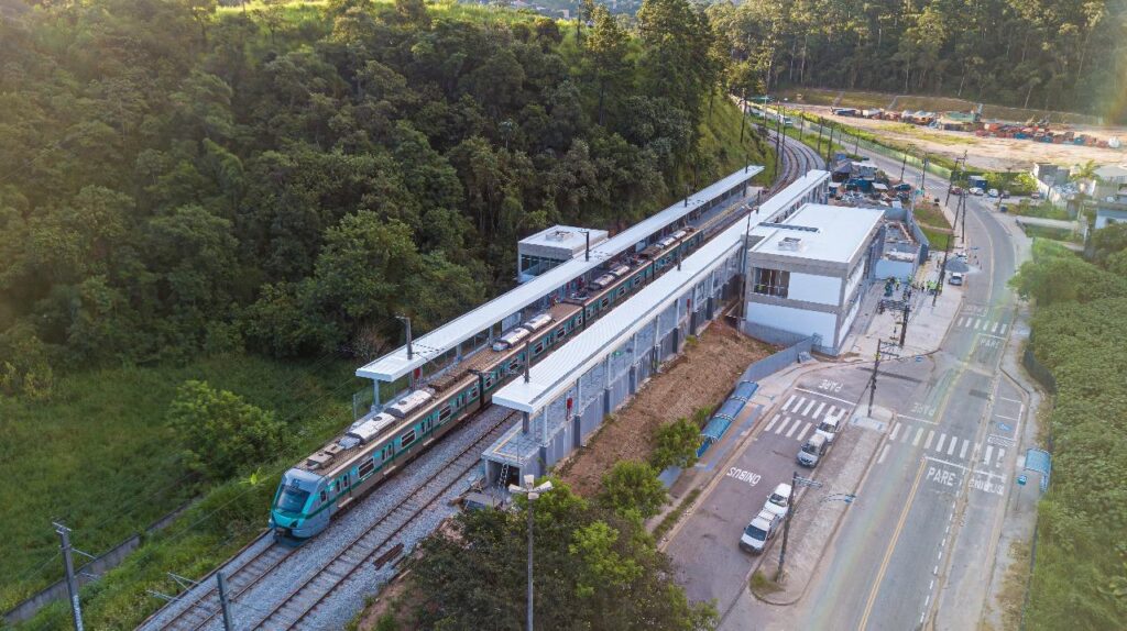 Leia mais sobre o artigo Estação Ambuitá começa a operação assistida e deve transportar mais de 65 mil pessoas por mês