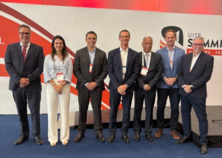 Leia mais sobre o artigo ANPTrilhos marca presença no UITP Summit Hamburg 2025, maior evento de transporte público do mundo