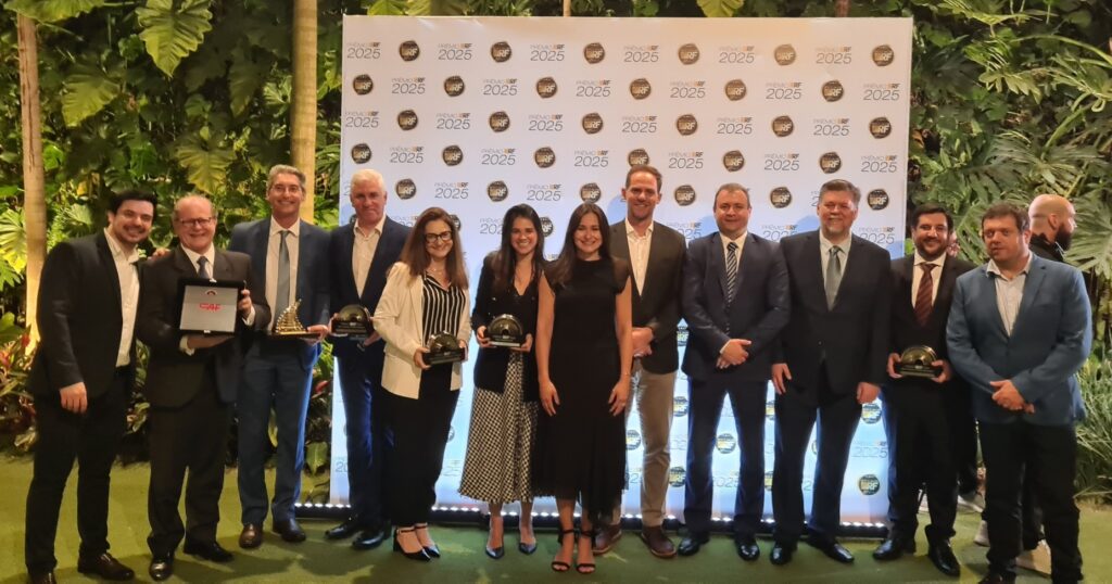 Leia mais sobre o artigo Prêmio Revista Ferroviária celebra a força do setor e reconhece associados da ANPTrilhos