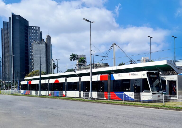 Leia mais sobre o artigo BR Mobilidade celebra 90 dias da nova fase do VLT de Santos com mais de 1,3 mil passageiros transportados por dia útil