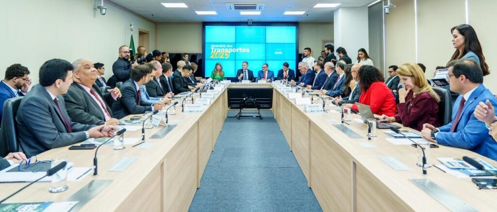 Leia mais sobre o artigo Brasil projeta 702 km de novos trilhos e inaugura Política Nacional de Concessões Ferroviárias