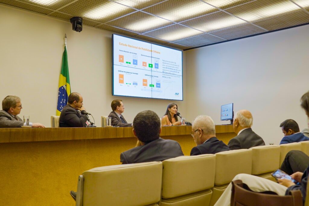 Leia mais sobre o artigo ANPTrilhos defende expansão e planejamento integrado dos trilhos em seminário na Câmara dos Deputados