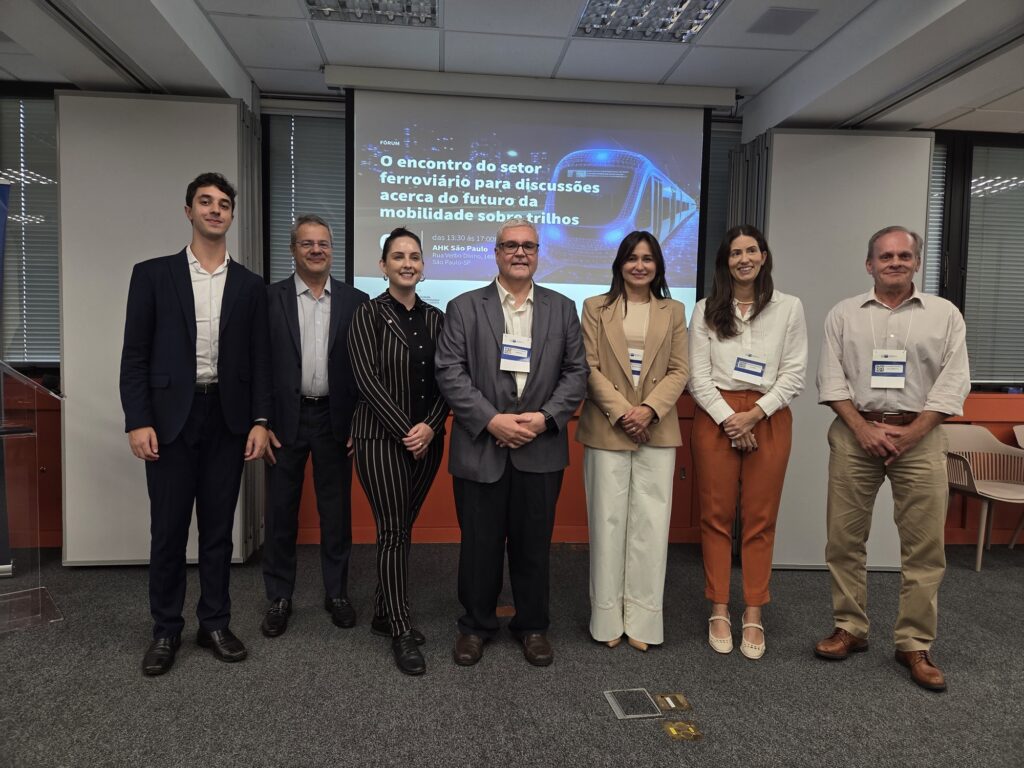 Leia mais sobre o artigo Setor ferroviário debate expansão e desafios do transporte sobre trilhos no Brasil