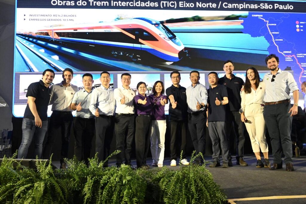 Leia mais sobre o artigo TIC Trens recebe governador de São Paulo em visita às obras do Trem Intercidades (TIC) Eixo Norte, em Vinhedo